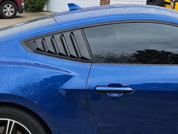 quarter-window-louvers-gloss-black-mustang-24-25
