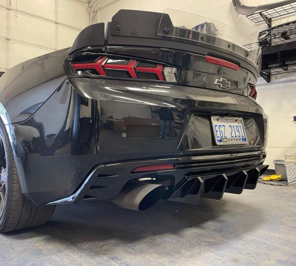 rear-diffuser-with-fins-single-quad-exhaust-tips-gloss-black-camaro