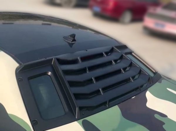 rear-window-louvers-gloss-black-challenger-08-23