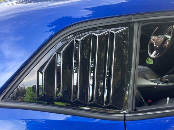 speedform-quarter-window-louvers-gloss-black-challenger-08-23